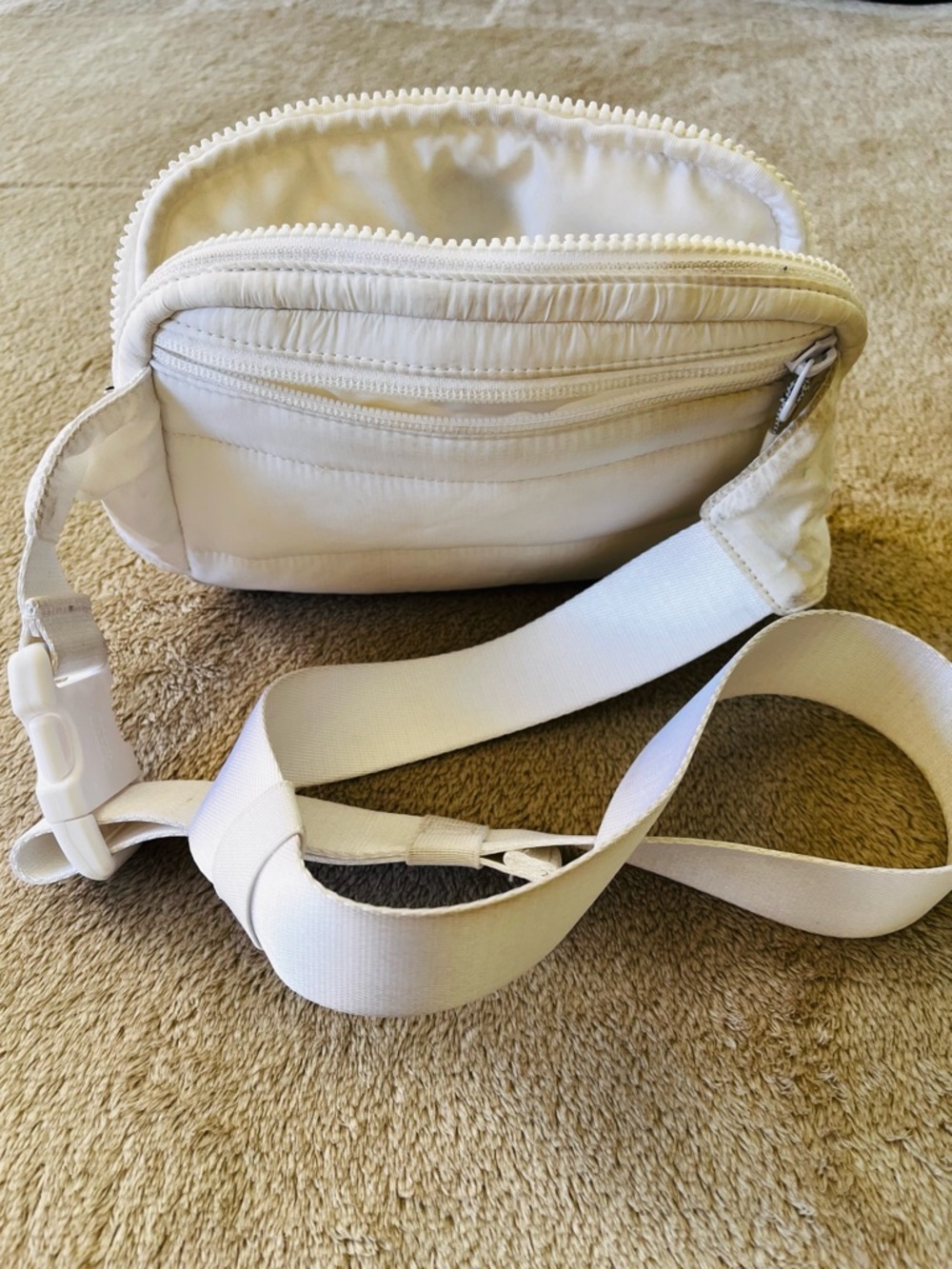 lululemon White Everywhere Belt Bag Quilted Crossbody Pouch Silver - Picture 3 of 9